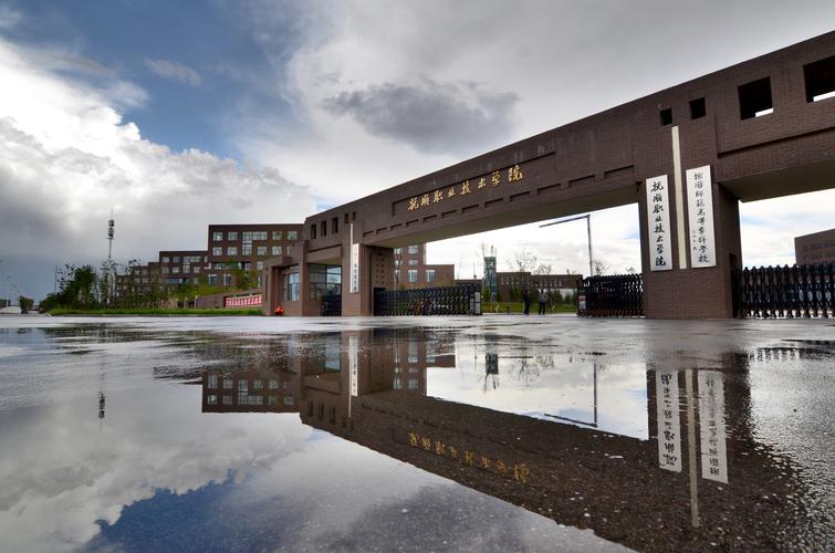 玉林市工贸技工学校招生简章_玉林工贸学校好不好-第2张图片-职教招生网