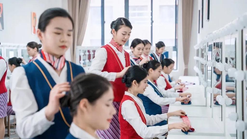 职校航空服务专业学什么的,职校航空服务前景-第4张图片-职教招生网 职校航空服务专业学什么的,职校航空服务前景-第4张图片-职教招生网