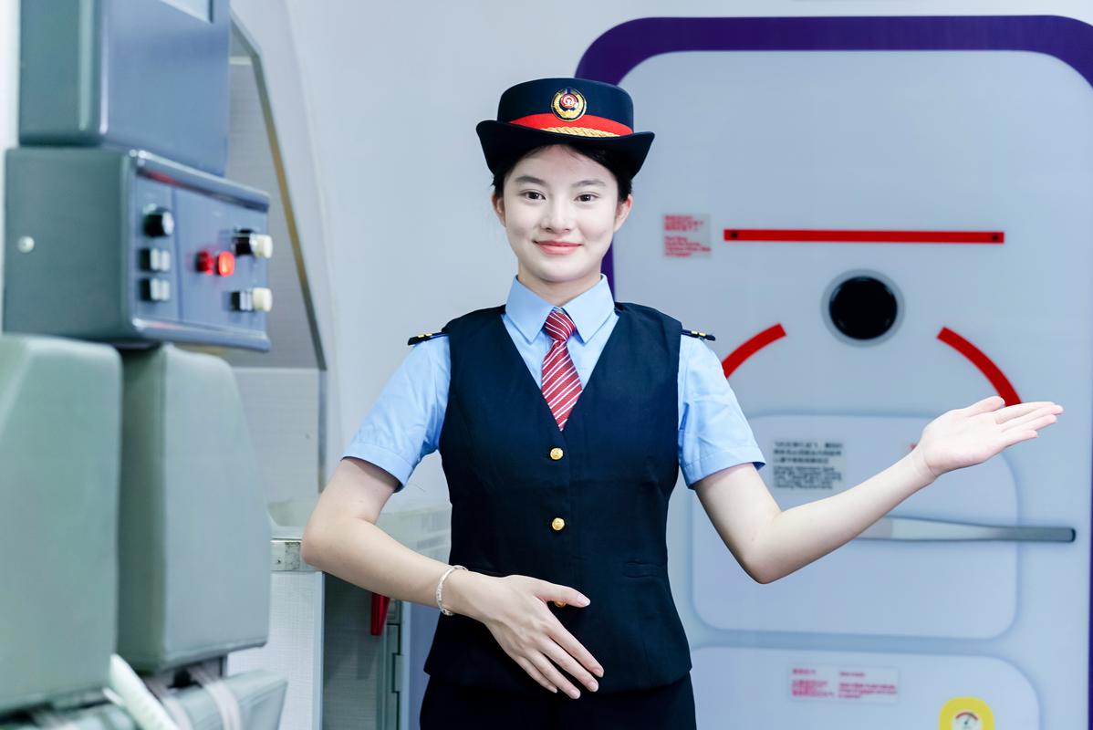 高铁乘务上什么学校，高铁乘务员哪个专科学校好-第4张图片-职教招生网