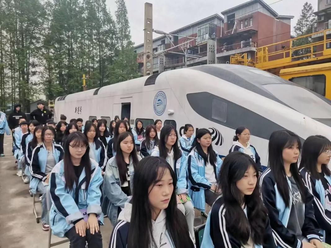 招高铁乘务专业的院校_招高铁乘务专业的院校排名-第3张图片-职教招生网