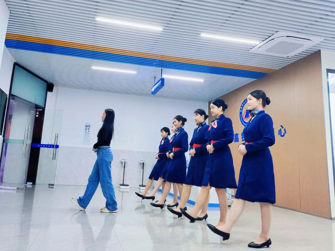 航空铁路乘务专业学校-铁路航空专业就业前景?-第2张图片-职教招生网 航空铁路乘务专业学校-铁路航空专业就业前景?-第2张图片-职教招生网