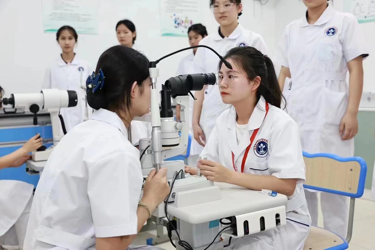 中专眼视光技术专业专业学校,中专眼科学校-第4张图片-职教招生网 中专眼视光技术专业专业学校,中专眼科学校-第4张图片-职教招生网